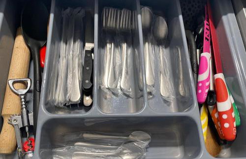 Modern Spacious 1 Bed Apartment with Free Parking in Trendy Inner London Suburb 15 mins walk to Victoria Line Underground then 20 mins to Oxford Street "West End of London" or 10 mins walk to Overground and 10 mins to London Liverpool St "City of London" - Foto 19