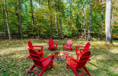 Spacious w Hot Tub, Fire Pit, Deck, Grill and WiFi - Foto 15