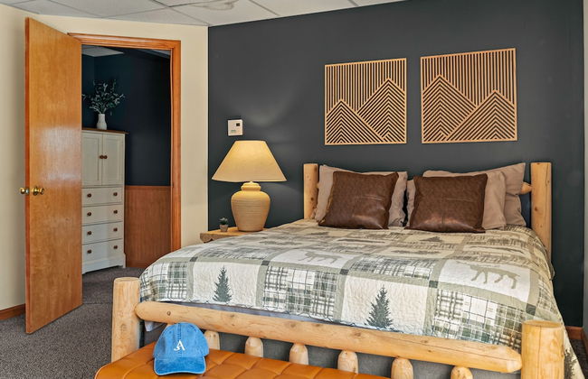 Lake View Chalet by Avantstay Lake Access Deck - Photo 41