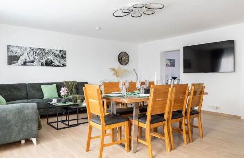 SmartStay Apartment 91 m2, Balkon, Parkplatz, Self Check-in, 2 WCs, Kaffeevollautomat - Foto 1