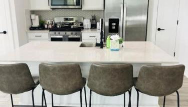 Luxurious Hidden Gem - Downtown Access - Balcony - Foto 5, stove, dishwasher, toaster