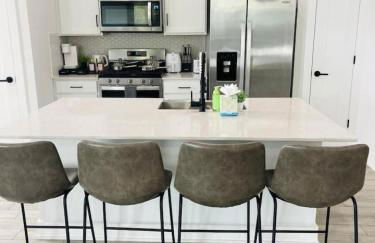 Luxurious Hidden Gem - Downtown Access - Balcony - Foto 5