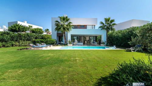 Remarkable 5-BDRM Villa - Heated POOL & GYM - Foto 3, Garden