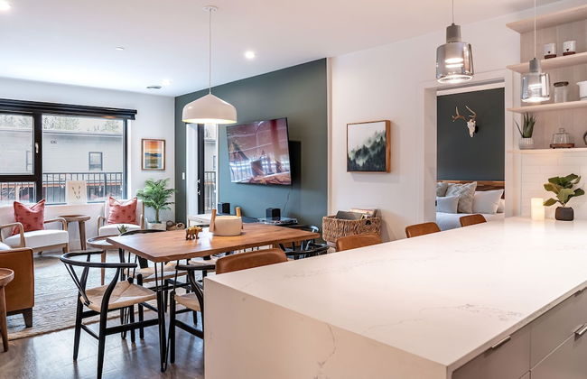 Hemlock Hangout By Revelstoke Vacations - Photo 1