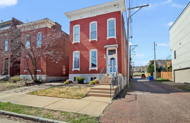 Massive Downtown Area Home... sleeps 14 - Photo 20