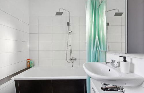 Larooms Merseburg - Apartment NP21 - 2 Zimmer - 4 Betten - Waschmaschine - Parkplatz - Balkon - Foto 12