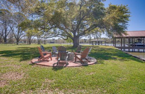 Modern Lake Conroe House with Lakefront Park and Deck! - Photo 38