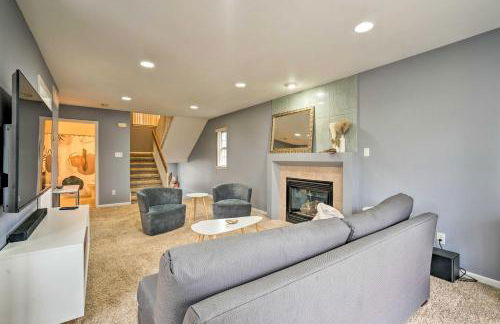 Immaculate Family Townhome - Walk to Beach! - Foto 7