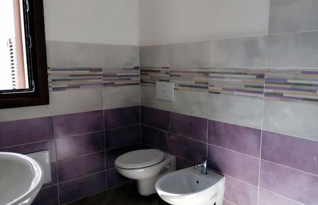 Apartment Sleeps 4 With Free Parking - Photo 7