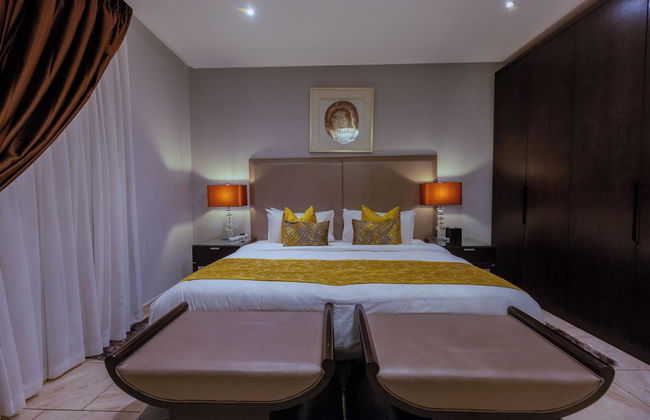 Oak Plaza Suites - Photo 16