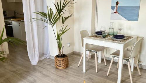 Beachfront, Sea views, Terrace and Parking! - Foto 4