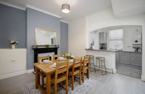 Comfy 3-Bed, Sleeps 5 & Parking - Foto 4
