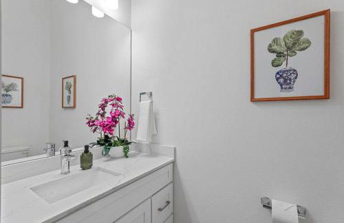 Pet-Friendly 2BR l Private Baths l Stylish Stay - Foto 28