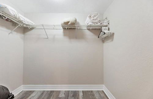 Ocean View Next to Pool and Amenities Corner Unit 3 Balconies OW20-201 - Foto 38