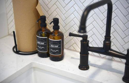 HostWise Stays - The Carnegie - Sauna, 1 Block from Butler St, Family Friendly - Foto 51