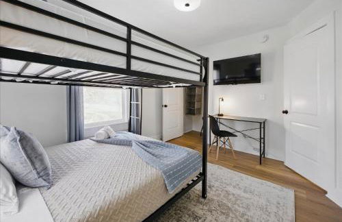 Family Spacious 5BR Retreat w Game Filled Basement Suite - Foto 37