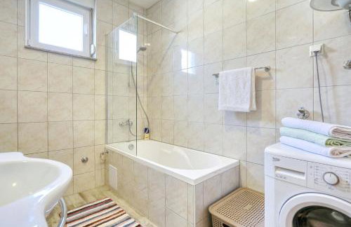 Holidayhouse Alirio with heated pool. - Foto 47