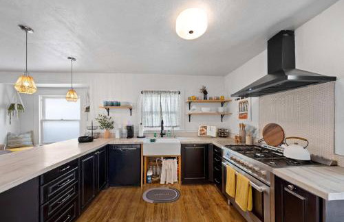 Mid-City 2BR Retreat Firepit Nights with Free Parking - Photo 18