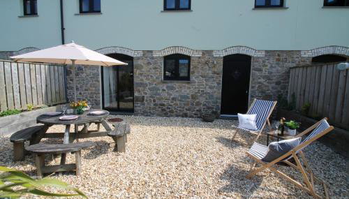 The Stable at Widemouth Bay - 2 bedroom cottage both rooms twin or king - Foto 5, sunbed