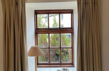 Cosy River Cottage in Brecon with a Fireplace - Photo 4