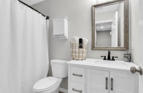 Lakefront, Saltwater Pool, Backyard Oasis, Private Dock, Home Gym - Foto 29