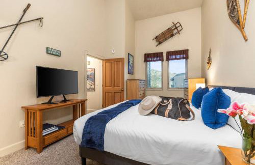 KBM Resorts Crestview Condos Spacious condo near Olympic Park with gas fireplace year-round pool hot tub city wide shuttle access. CVC-308B - Foto 23