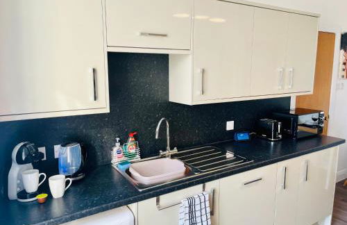 Central, Modern Apartment - Private Terrace - Dog Friendly - Photo 16