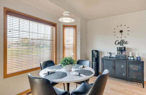 Luxury Prairie Retreat 5 Min from Madison! - Photo 9