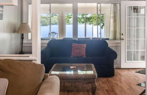 Family Lakefront Adventure House 3BR wFirepit & Scenic - Foto 28