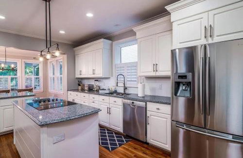 Backyard Oasis- Steps 2 Beach, Private Pool & Bar, Sleeps 16, 7 Bedrooms 5 and a half bathrooms "The Lucky Penny" - Foto 19