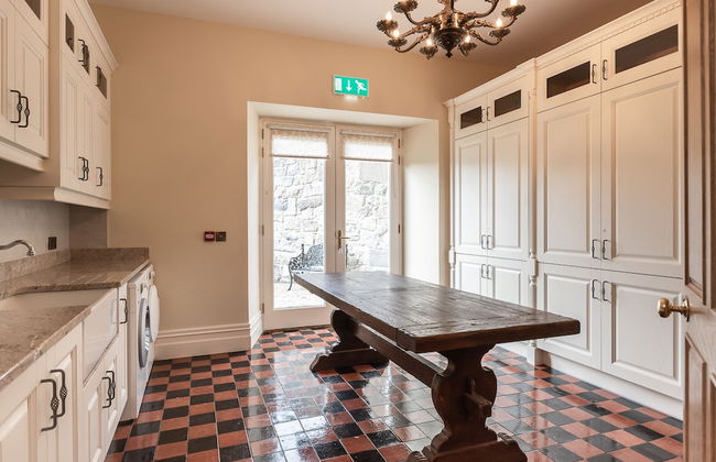 8 Bedroomed House Steeped in History - Photo 7