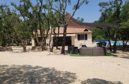 Villa avec piscine sur terrain clôt - Photo 21