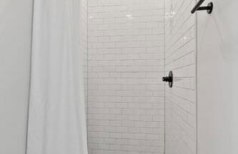 Upscale Townhome 3 miles to Downtown with 2 Car Garage - Foto 29