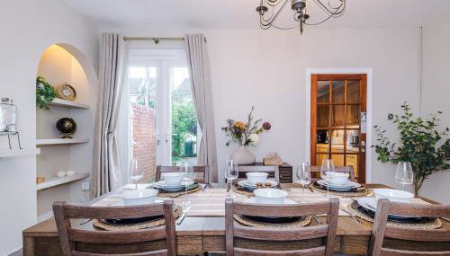 Cosy 3-Bed, Sleeps 5, Free Parking, Long and Short Stays - Foto 5