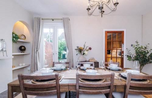 Cosy 3-Bed, Sleeps 5, Free Parking, Long and Short Stays - Photo 5