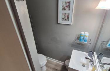 Next Stop! Comfort! 3 BR Near Amtrak Station! - Foto 37