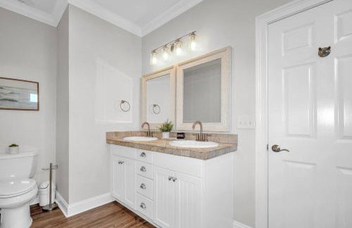 Two Homes, Private Pool, Game Room & Steps to the Beach - Foto 49