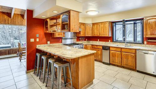 Hike, Ski and Soak! Spacious Anchorage Getaway - Foto 4