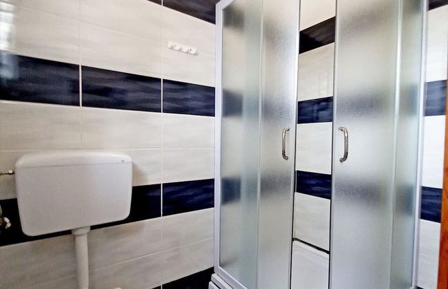 Detached House at Country Side, Fenced Private Garden Ideal for 2 Fam, Wifi - Photo 13