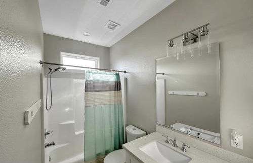 Beachfront 4BR - Tiki Bar, Yard Games, Pet-Friendly - Foto 33