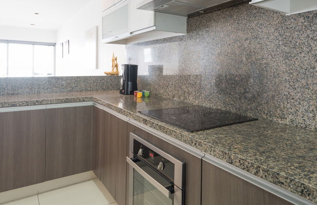 GLOBALSTAY. Ocean View Apartments. Pool. Gym - Photo 13