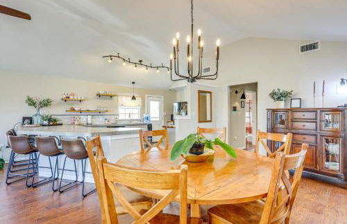 Creekside Cottage with Deck and Hot Tub in Belton - Foto 7