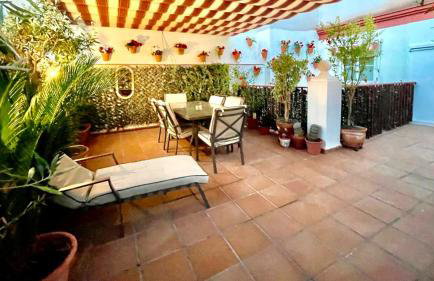 Maravilloso apartamento céntrico de 70m2, jardín propio 40m2 con piscina para niños y parking opcional - Foto 4
