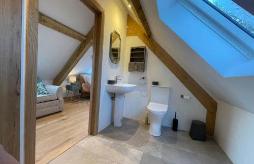 Upper Gelli Luxury Holiday Lodge, Converted Dairy & Cosy Shepherds Huts - Photo 46