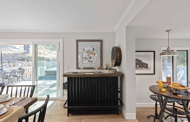 Hidden Oaks Farmhouse by Avantstay Hot Tub, Deck - Foto 12