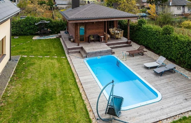 Luxurious Amber Villa With Private Pool and Garden Views - Photo 35