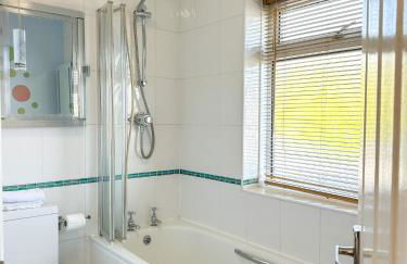 Modern Family Home near Reculver - Sleeps 8 - Pets Friendly! - Photo 33