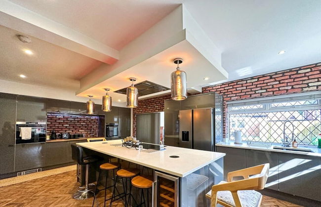 Beautiful Detached Villa - Jacuzzi Bath - Parking - Foto 41