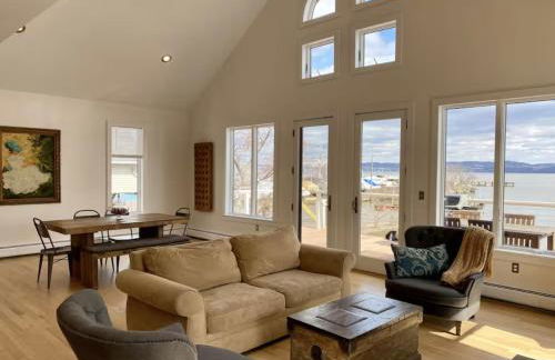 Waterfront Luxury in Town - Foto 13