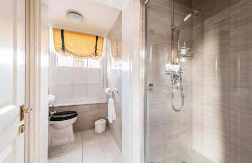 Luxury Georgian House With Sauna Sleeps 19-23 - Photo 44